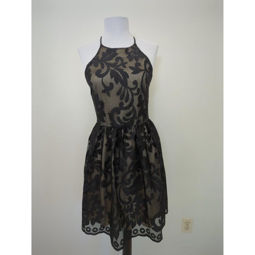 AQUA Black/Nude Floral Lace Sleeveless Dress Size S